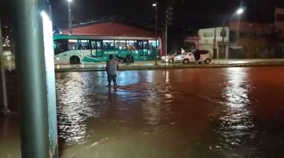 Esgotamento de inundações no Jabaquara